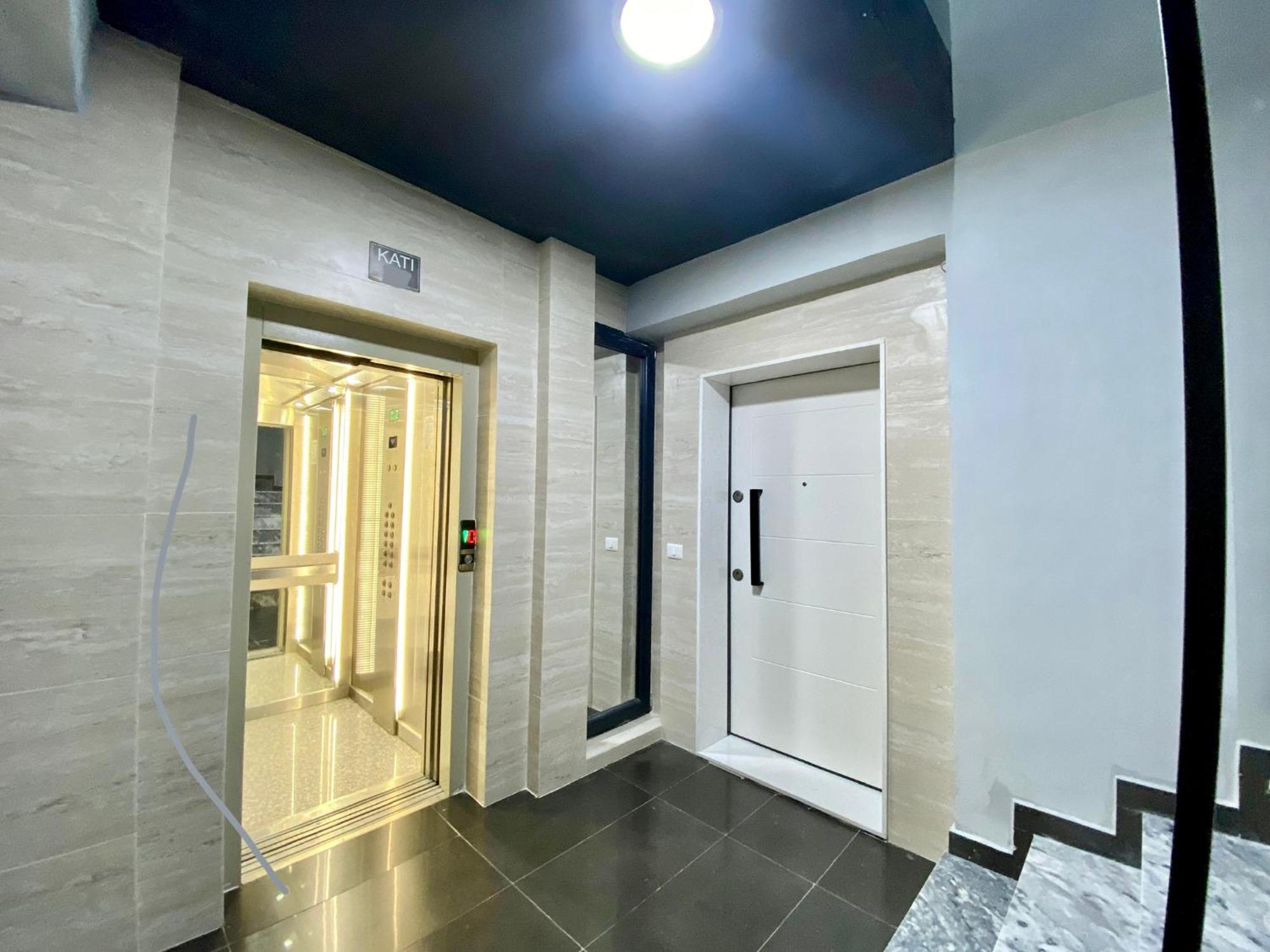 "Superattico" - Central Tirana Gorgeous Penthouse, Free Parking Buitenkant foto