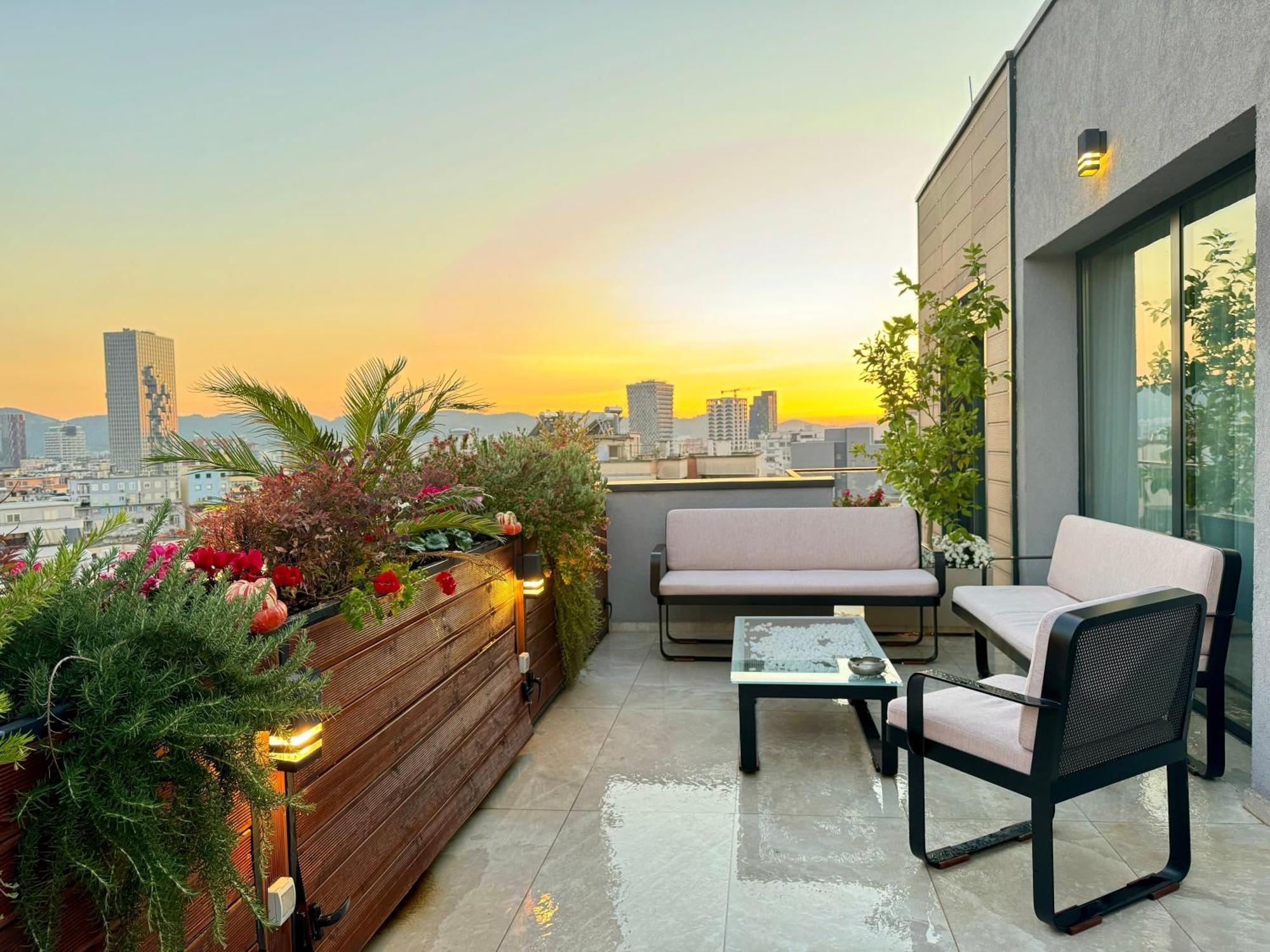 "Superattico" - Central Tirana Gorgeous Penthouse, Free Parking Buitenkant foto