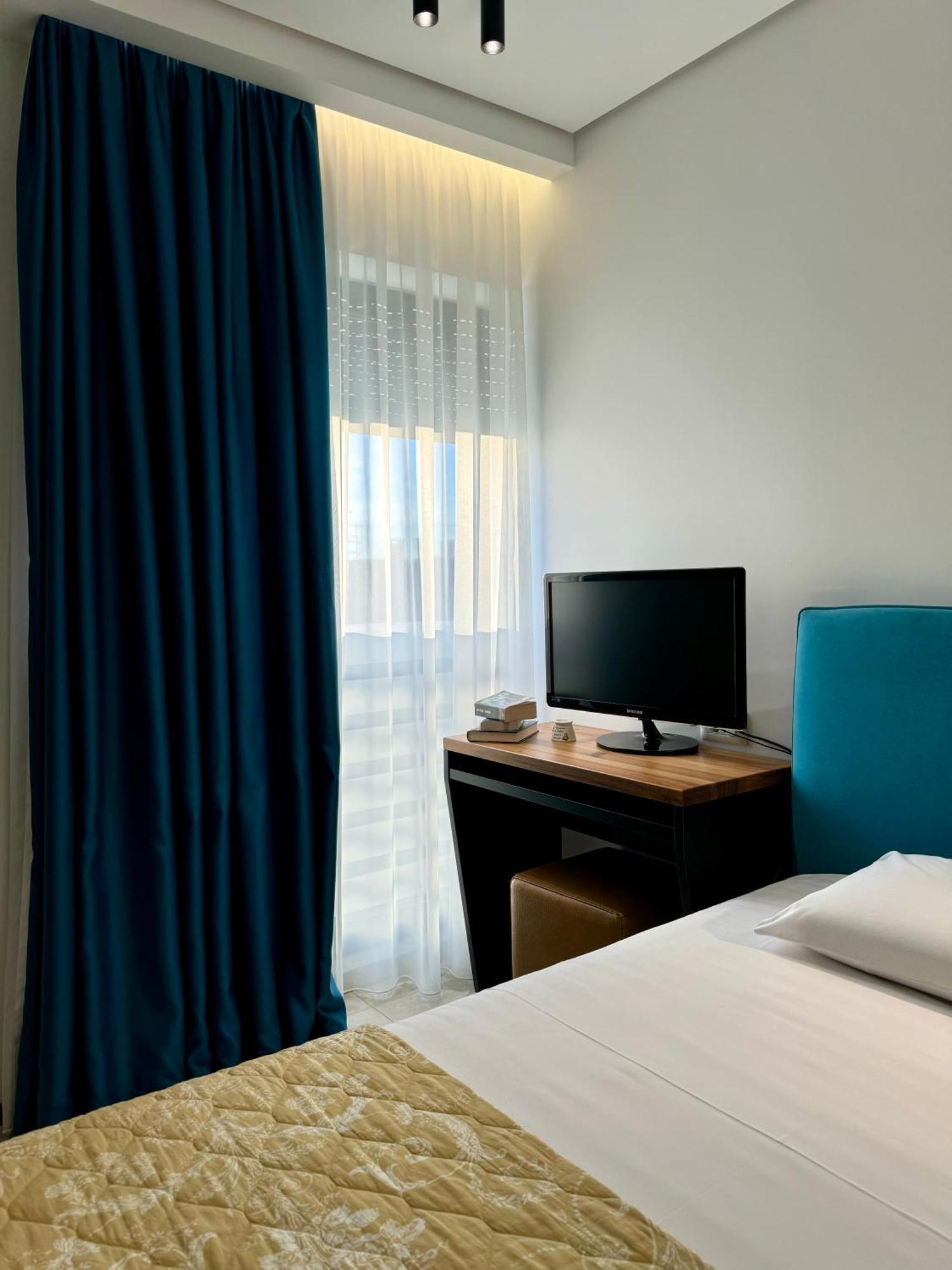 "Superattico" - Central Tirana Gorgeous Penthouse, Free Parking Buitenkant foto